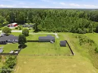 204 Kings Parkway, Hubert, NC 28539 — 3-bedroom manufactured home in Queens Village, Hubert, NC, photo 7 of 30