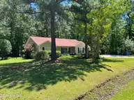106 Marcil Lane, Hampstead, NC 28443 — 3-bedroom home in Marcil Village, Hampstead, NC, photo 2 of 20: IMG_3034