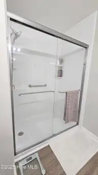 108 Willowbend Drive, Burgaw, NC 28425 — 3-bedroom home in Tealbriar, Burgaw, NC, photo 15 of 27: Master shower