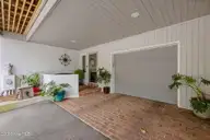 10 Batts Hill Road, New Bern, NC 28562 — 4-bedroom waterfront townhome in Olde Towne, New Bern, NC, photo 4 of 52: Garage