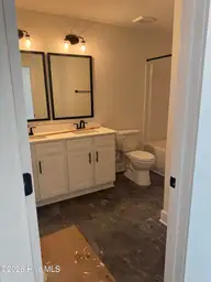 29 Joyner Park Drive, Rocky Mount, NC 27803 — 3-bedroom townhome in Joyner Park, Rocky Mount, NC, photo 9 of 31: primary bathroom