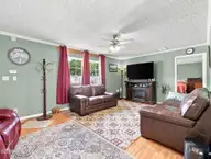 206 Shipmans Pike, Jacksonville, NC 28546 — 3-bedroom manufactured home in Maynard Manor, Jacksonville, NC, photo 4 of 51