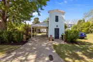 604 E Front Street, New Bern, NC 28560 — 3-bedroom home in New Bern Downtown Historic, New Bern, NC, photo 4 of 53: Detached carriage house