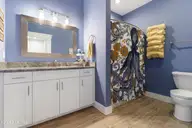 121 Sea Isle North Drive & Slip 20, Indian Beach, NC 28512 — 3-bedroom waterfront home in Sea Isle Plantation North, Indian Beach, NC, photo 23 of 53: Full bathroom