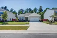 2010 Montford Drive, New Bern, NC 28562 — 3-bedroom home in West New Bern, New Bern, NC, photo 4 of 53: 04-2010_Montford-34