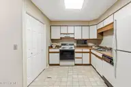 9265 Us-15-501 Highway 2-D, Pinehurst, NC 28374 — 2-bedroom condo in Pinehurst Manor, Pinehurst, NC, photo 11 of 24