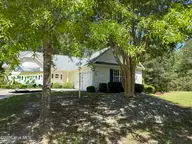 605 Windsong N, Swansboro, NC 28584 — 3-bedroom condo in The Villages at Swansboro, Swansboro, NC, photo 3 of 20: IMG_6738