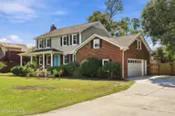 238 Shannon Drive, Wilmington, NC 28409 — 3-bedroom waterfront home in Shalamoor, Wilmington, NC, photo 4 of 75: 4_front right