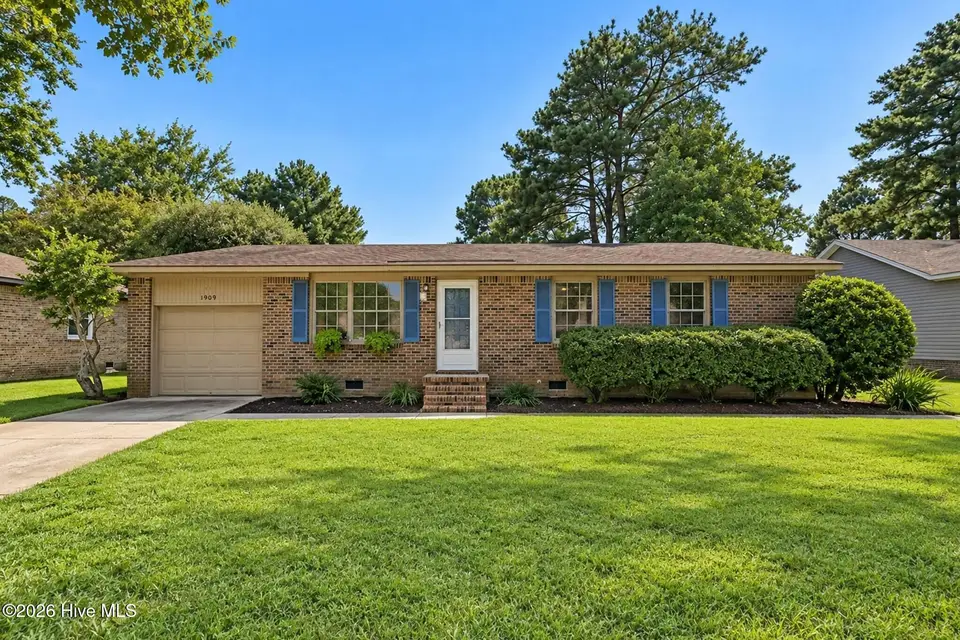 1909 Cedar Point Circle, Elizabeth City, NC 27909 — 3-bedroom home in Briarwood, Elizabeth City, NC, photo 1 of 37: 1909 Cedar Point Circle
