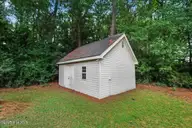 2407 Sparre Drive, Kinston, NC 28504 — 3-bedroom home in Sherwood Forest, Kinston, NC, photo 11 of 48: 11-2407 Sparre Dr-11