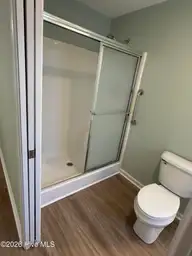 605 Windsong N, Swansboro, NC 28584 — 3-bedroom condo in The Villages at Swansboro, Swansboro, NC, photo 13 of 20: Bathroom