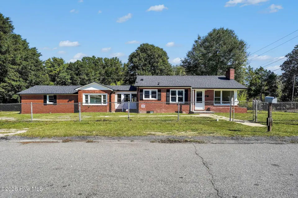 1009 W New Hampshire Avenue, Southern Pines, NC 28387 — 3-bedroom home, Southern Pines, NC, photo 1 of 30: 001_file_5092