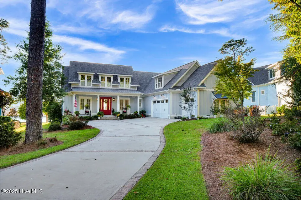 3623 White Cliffs Drive, Castle Hayne, NC 28429 — 3-bedroom waterfront home in River Bluffs, Castle Hayne, NC, photo 1 of 70
