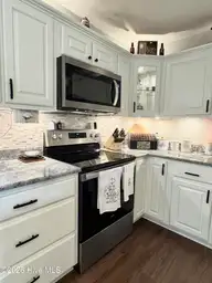 3195 Blue Banks Loop Road NE, Leland, NC 28451 — 3-bedroom home in Northwest, Leland, NC, photo 9 of 26