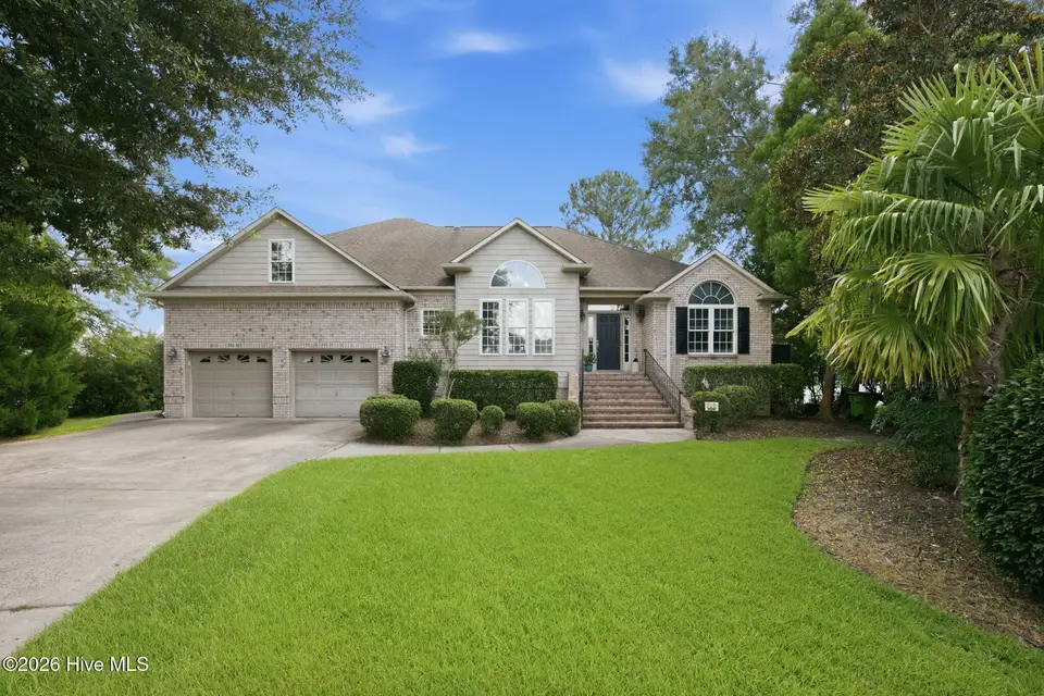 906 Jewell Court, New Bern, NC 28560 — 4-bedroom waterfront home in Fairfield Harbour, New Bern, NC, photo 1 of 52: 906 Jewell Court