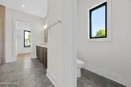 1826 Montage Lane, Wilmington, NC 28403 — 4-bedroom home in Airlie at Wrightsville Sound, Wilmington, NC, photo 20 of 76: 26_bathroom