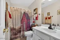 108 Quarter Horse Run, Havelock, NC 28532 — 3-bedroom home in Cherry Branch, Havelock, NC, photo 14 of 31: Hall Bath