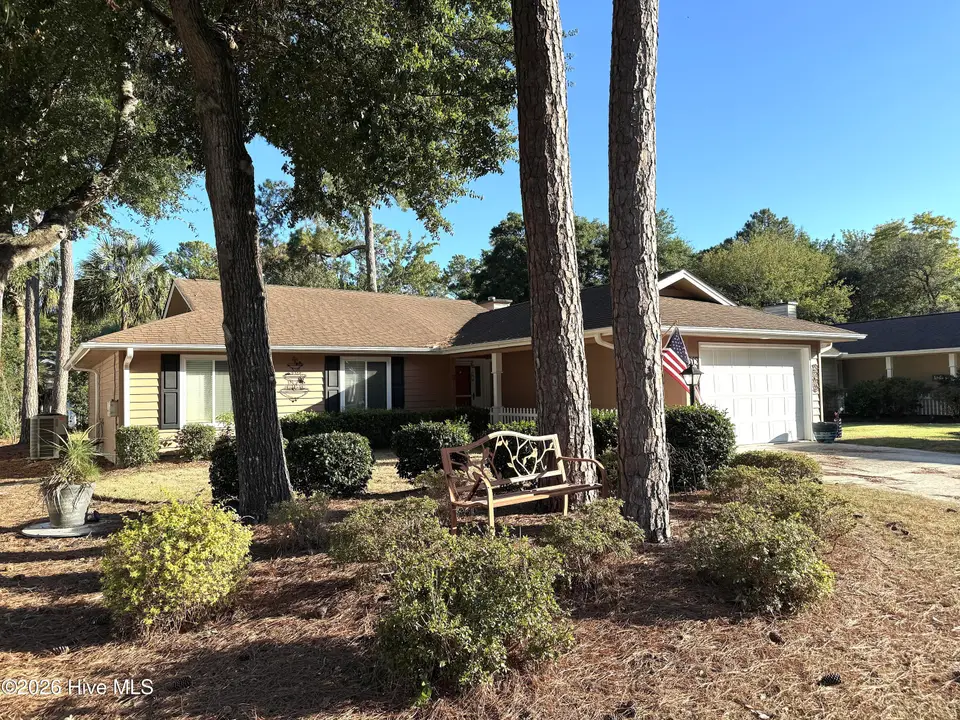515 Fairway Drive W, Sunset Beach, NC 28468 — 3-bedroom home in Sea Trail Plantation, Sunset Beach, NC, photo 1 of 25: 515 Fairway Drive W main photo