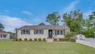 405 Seminole Trail, Jacksonville, NC 28540 — 3-bedroom home in Northwoods, Jacksonville, NC, photo 1 of 48: DSC_8248