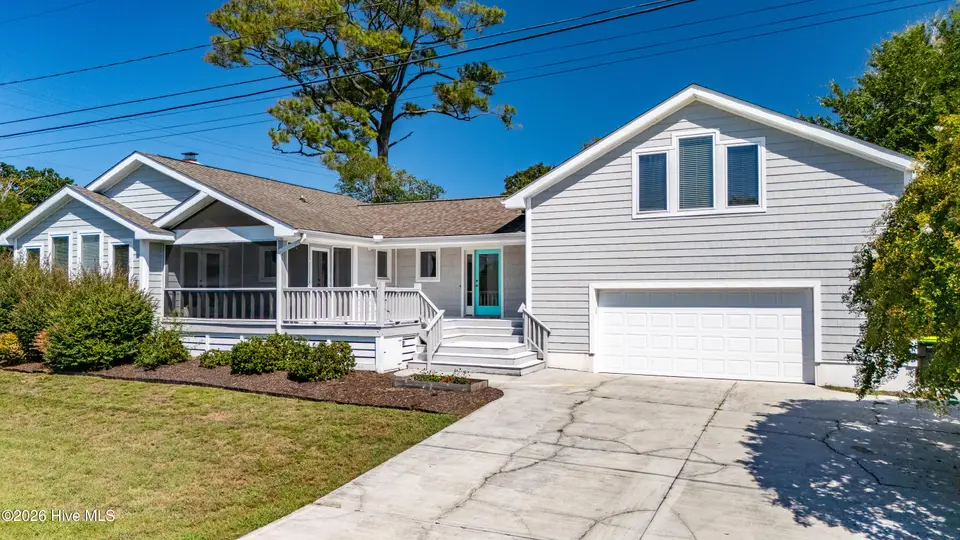 213 Mansfield Parkway, Morehead City, NC 28557 — 3-bedroom home in Morehead Bluffs, Morehead City, NC, photo 1 of 47: Side View