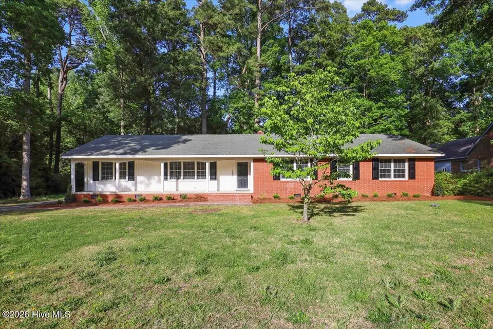 1907 Sedgefield Drive, Kinston, NC 28504 — 4-bedroom home in Sedgefield Forest, Kinston, NC, photo 1 of 34: 02-1907 Sedgefield Dr-2