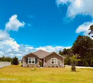 215 Brim Court, Peletier, NC 28584 — 4-bedroom home in River East, Peletier, NC, photo 4 of 42: Image 04