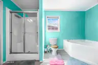 705 Maynard Boulevard, Jacksonville, NC 28546 — 3-bedroom manufactured home in Maynard Manor, Jacksonville, NC, photo 13 of 36: Primary Bathroom