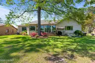220 Shoreline Drive, New Bern, NC 28562 — 4-bedroom waterfront home in River Bend, New Bern, NC, photo 16 of 70: tempImagerNhgKQ
