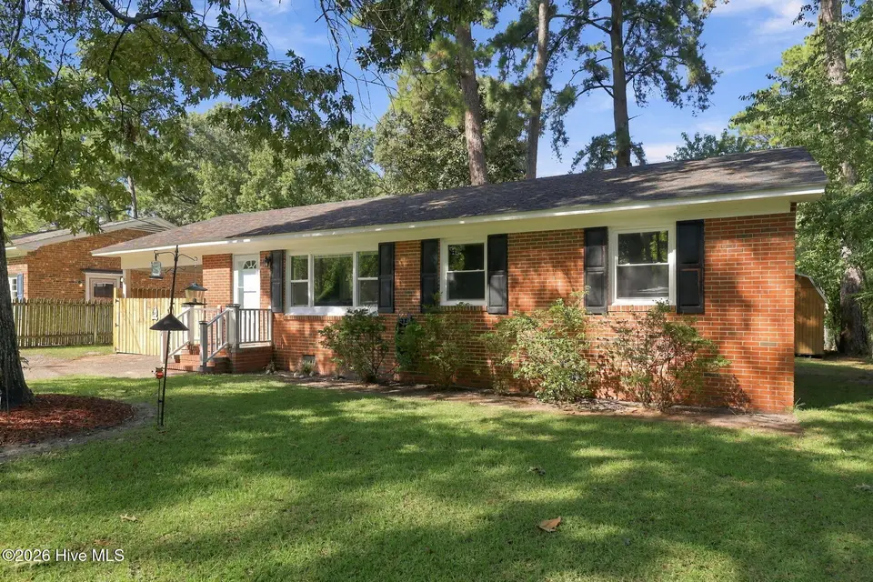 27 Croatan Avenue, Bath, NC 27808 — 3-bedroom home in Bayview, Bath, NC, photo 1 of 40: 27 Croatan Ave