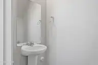 621 S Squires Run Lane, Richlands, NC 28574 — 3-bedroom home in Squires Run Village, Richlands, NC, photo 10 of 32: Half Bathroom