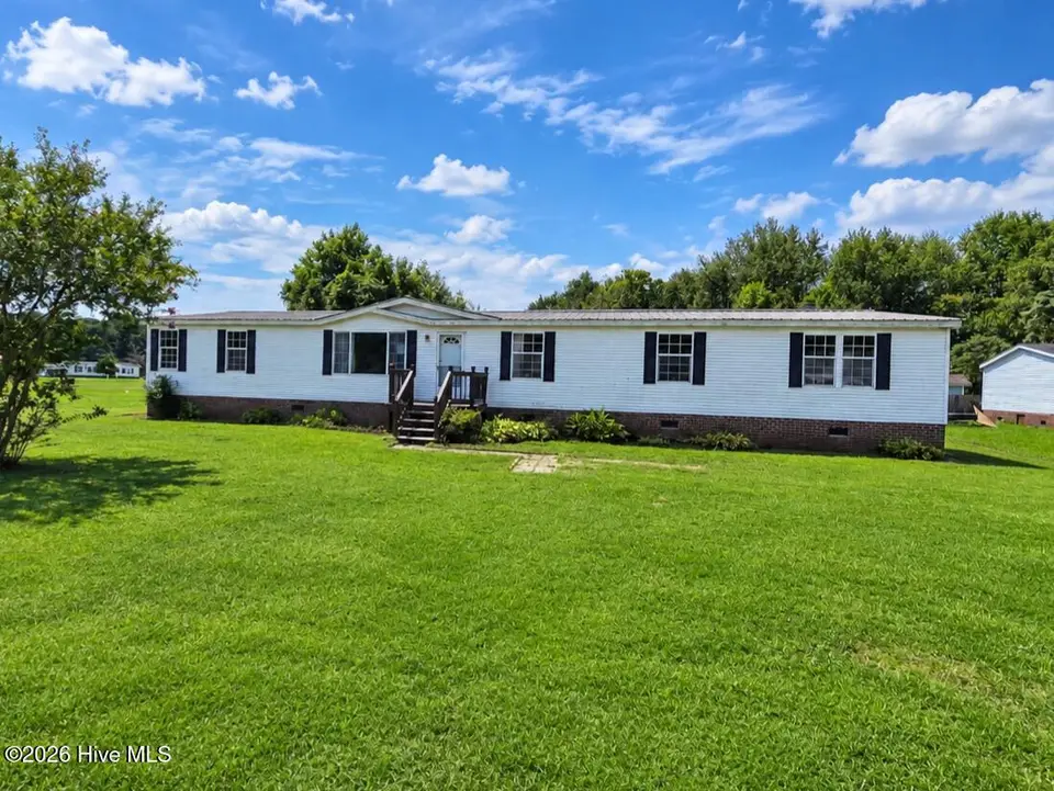 307 Kimberly Court, Elizabeth City, NC 27909 — 4-bedroom manufactured home in Horseshoe Acres, Elizabeth City, NC, photo 1 of 20: Front