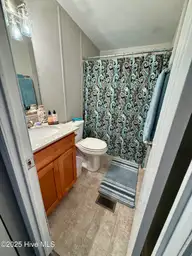 1955 Catherine Lake Road, Richlands, NC 28574 — 2-bedroom manufactured home in Lakeview Estates, Richlands, NC, photo 12 of 17: BATH