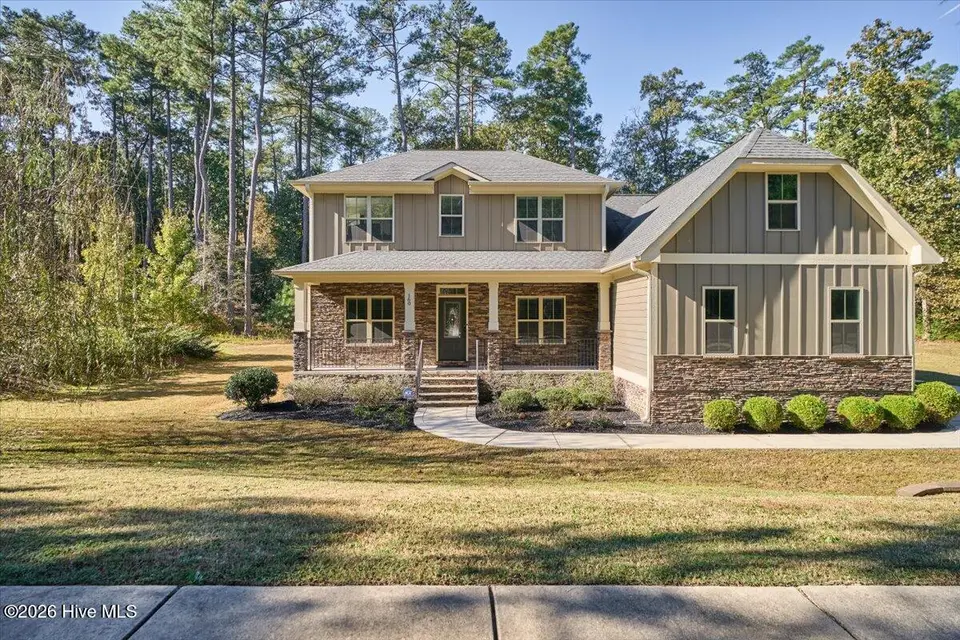 160 Glenmoor Drive, Southern Pines, NC 28387 — 4-bedroom home in Scot's Glen, Southern Pines, NC, photo 1 of 75: 01-1_160 Glenmoore Dr