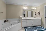 627 Compton Lane, Rocky Mount, NC 27804 — 3-bedroom home in Carriage Pond, Rocky Mount, NC, photo 22 of 44: Master Bath