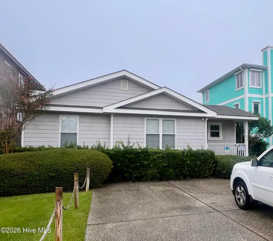 832 Fort Fisher Boulevard N, Kure Beach, NC 28449 — 4-bedroom waterfront home in Hanby Beach, Kure Beach, NC, photo 1 of 5: Front of House