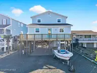 877 Ocean Boulevard W, Holden Beach, NC 28462 — 5-bedroom waterfront home in Colonial Beach, Holden Beach, NC, photo 6 of 63: 78-kahunaphoto