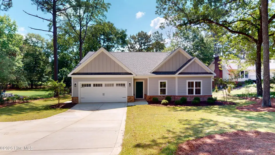 165 Devonshire Avenue W, West End, NC 27376 — 4-bedroom home in Seven Lakes South, West End, NC, photo 1 of 19: 165-W-Devonshire-Ave-Front