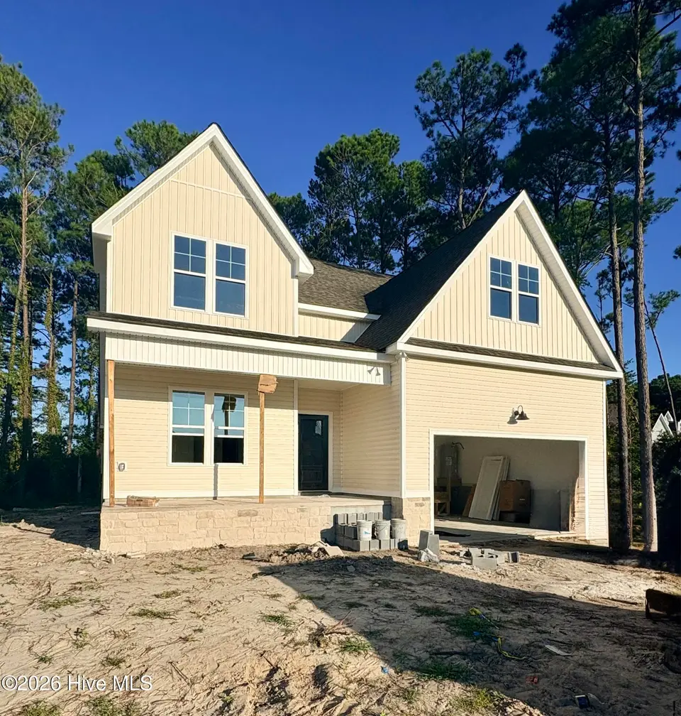 120 Lowery Lane, Swansboro, NC 28584 — 3-bedroom waterfront home in Bluewater Cove, Swansboro, NC, photo 1 of 24: IMG_1633