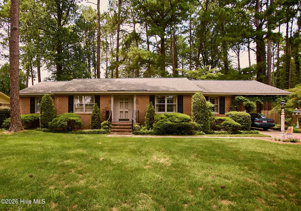 1413 Knollwood Drive NW, Wilson, NC 27896 — 3-bedroom home in Forest Hills, Wilson, NC, photo 1 of 28: 1413 KNOLLWOOD DRIVE NW