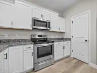 6 Outrigger Drive, Swansboro, NC 28584 — 2-bedroom townhome in The Hammocks at Port of Swansboro, Swansboro, NC, photo 8 of 52: Kitchen