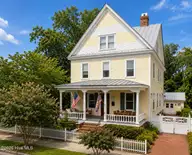 512 Middle Street, New Bern, NC 28560 — 5-bedroom home in New Bern Downtown Historic, New Bern, NC, photo 6 of 67: IMG_1374