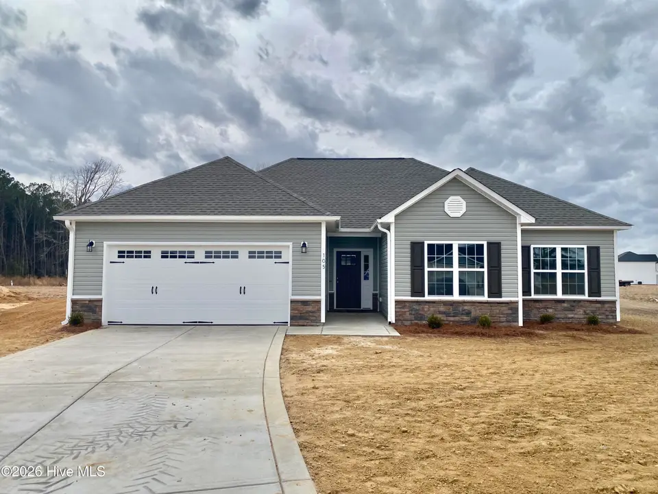 105 Nova Place, Pikeville, NC 27863 — 3-bedroom home in Talton Estates, Pikeville, NC, photo 1 of 20: IMG_6705