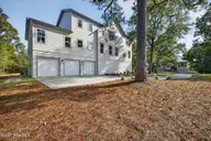 221 Inlet Point Drive, Wilmington, NC 28409 — 4-bedroom home in Inlet Point Harbor, Wilmington, NC, photo 4 of 61: 221 Inlet Point Dr