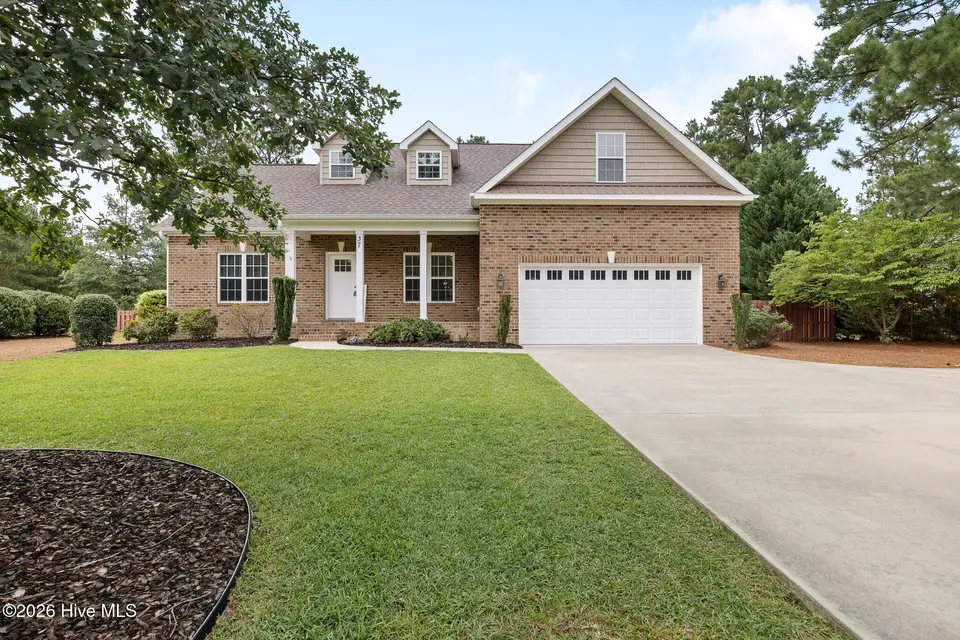 37 Beryl Circle, Pinehurst, NC 28374 — 4-bedroom home in Unit 13, Pinehurst, NC, photo 1 of 37: 37 Beryl-26