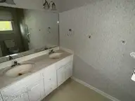 104 Knollwood Court, New Bern, NC 28562 — 3-bedroom home in River Bend, New Bern, NC, photo 8 of 18: Primary Bathroom View 1