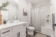 395 S Crow Creek Dr 1702, Calabash, NC 28467 — 3-bedroom condo in Crow Creek, Calabash, NC, photo 20 of 39: Guest Bathroom