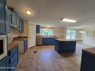 307 Kimberly Court, Elizabeth City, NC 27909 — 4-bedroom manufactured home in Horseshoe Acres, Elizabeth City, NC, photo 7 of 20: Kitchen