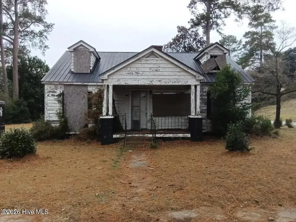 112 N Secrest Street, Kinston, NC 28501 — 2-bedroom home, Kinston, NC, photo 1 of 13: Front