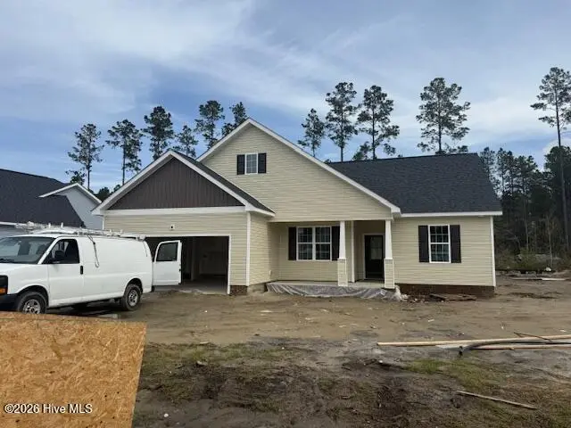 827 Hidden Bridge Drive, Jacksonville, NC 28546 — 3-bedroom home in Towne Pointe, Jacksonville, NC, photo 1 of 47: IMG_2772