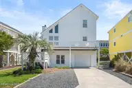 108 Sunshine Lane, Holden Beach, NC 28462 — 3-bedroom home in Colonial Beach, Holden Beach, NC, photo 5 of 39: a3373dfb-7412-41ae-a911-fbcb2c1957b1
